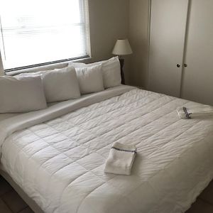 Zimmer mit Kingsize-Bett