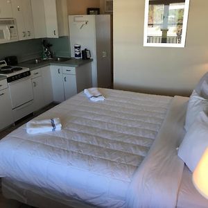 Zimmer mit Kingsize-Bett